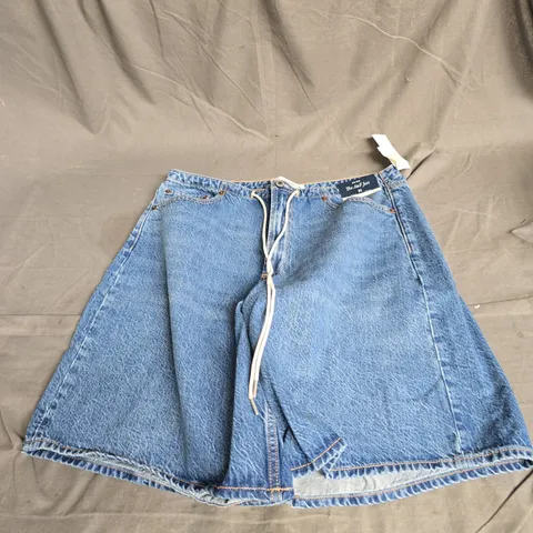 ABERCROMBIE & FITCH MID RISE CURVE LOVE TIE JORT IN BLUE DENIM SIZE 31