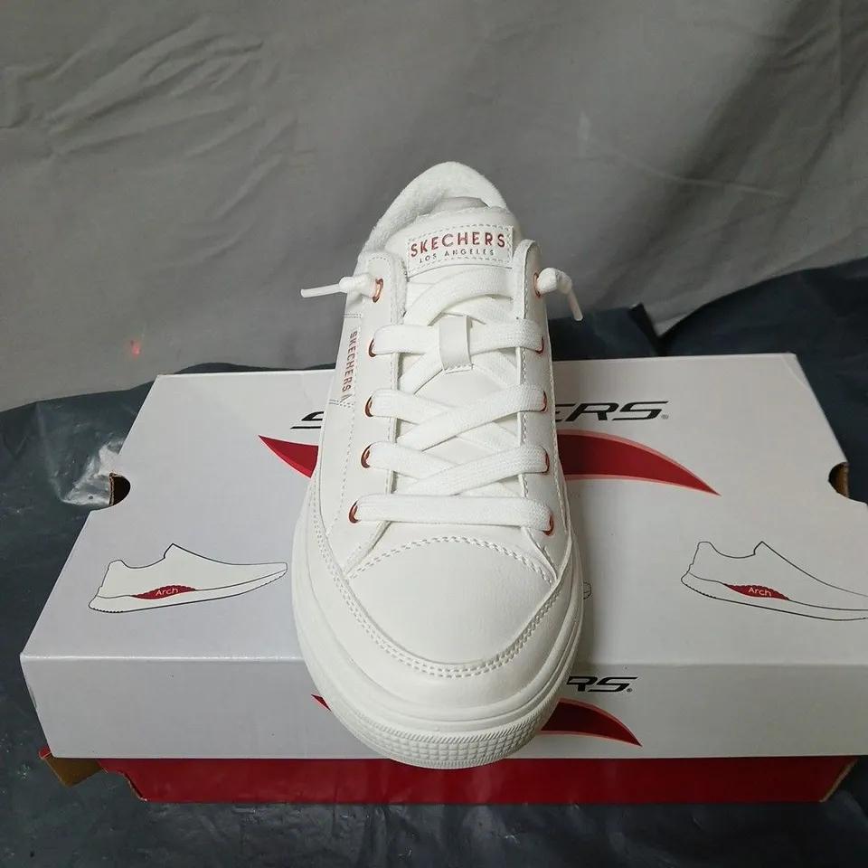 SKECHERS ARCH FIT WHITE TRAINERS – BOXED UK 3