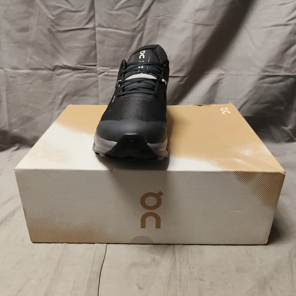 BOXED PAIR OF ON CLOUDVISTA 2 WATERPROOF TRAINERS IN BLACK/ECLIPSE UK SIZE 11