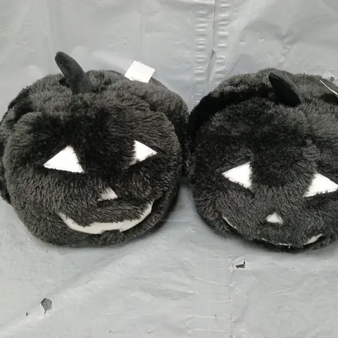 BAGGED SET OF 2 3D PUMPKIN FURRY FACE BLACK CUSHIONS (29X20CM)