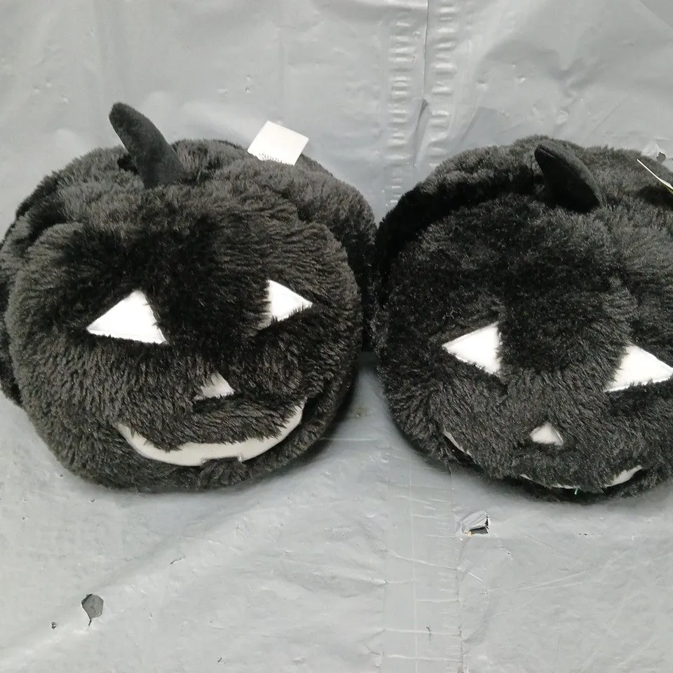 BAGGED SET OF 2 3D PUMPKIN FURRY FACE BLACK CUSHIONS (29X20CM)