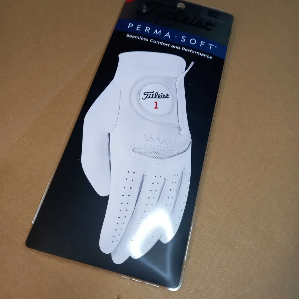 LOT OF 4 PACKAGED TITLEIST PERMA SOFT COMFORT AND PERFORMANCE GOLF GLOVE - MENS SMALL