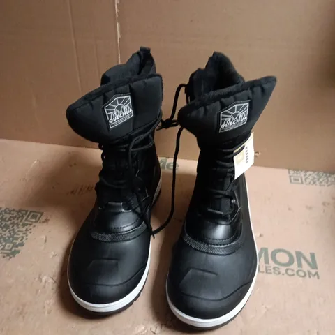 QUECHUA BLACK WINTER BOOTS - UK SIZE 10.5 