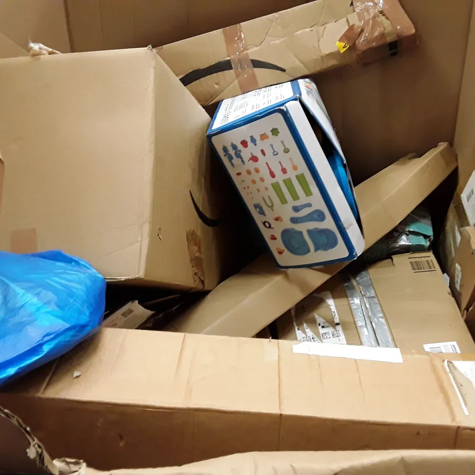 PALLET CONTAINING ASSORTED HOUSEHOLD PRODUCTS INCLUDING RETRACTABLE GATE, 40×60 PICTURE FRAME, STEAM MOP CLEANER, AIR COOLER & KNITTING MACHINE