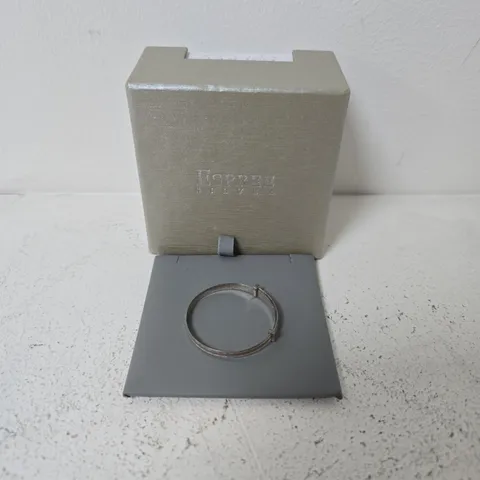 BOXED ESPREE SILVER DC EDGE BANGLE