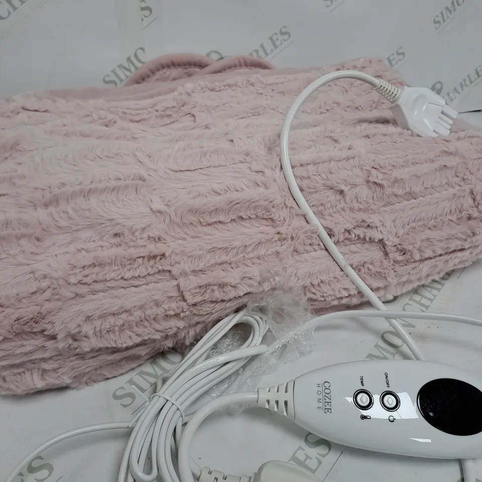 BOXED COZEE HOME FAUX FUR HEATED THROW IN PINK