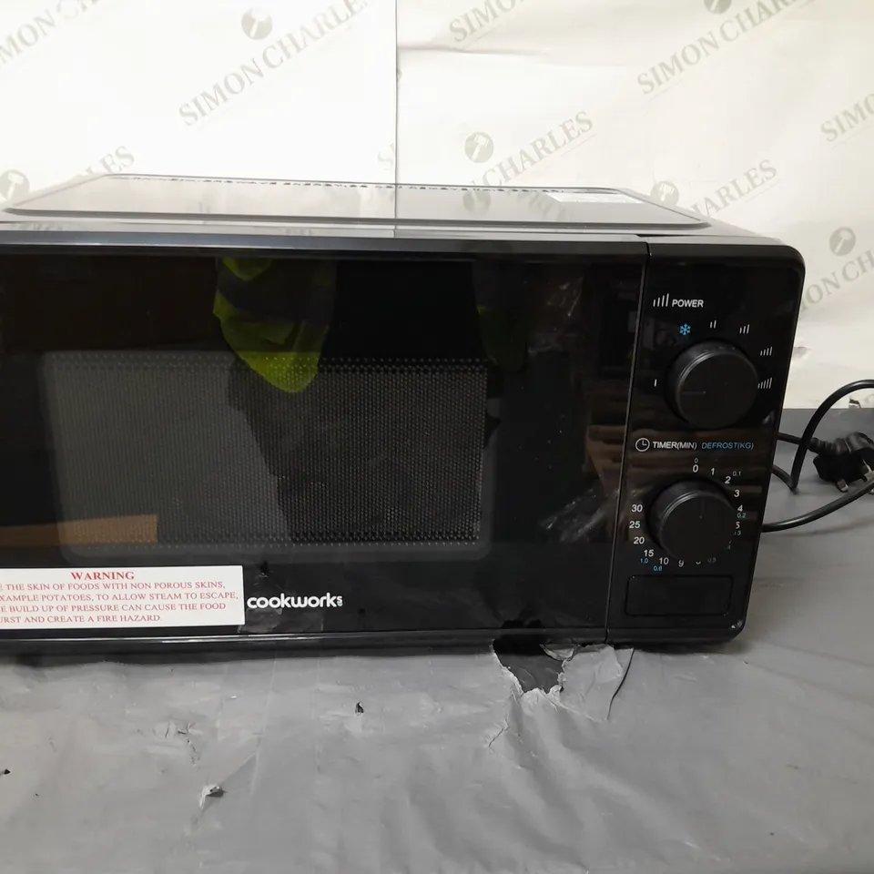 BOXED COOKWORKS 700W BLACK MICROWAVE 17 LITRE - COLLECTION ONLY