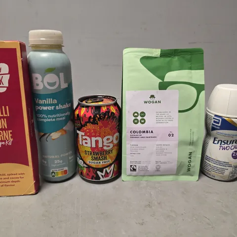 APPROXIMATELY 12 ASSORTED DRINK ITEMS TO INCLUDE - TANGO STRAWBERRY SMASH , SIMPLY COOK , WOGAN COLOMBIA COFFEE ETC