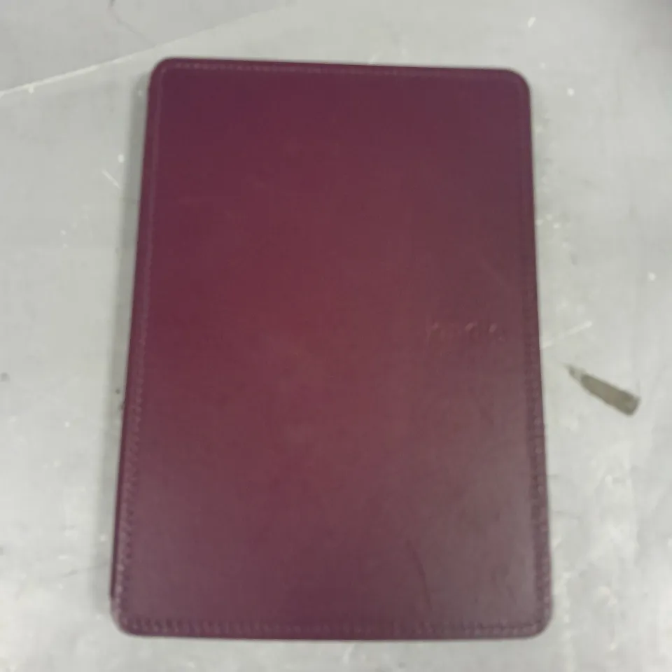 AMAZON KINDLE E-READER & PROTECTIVE CASE 