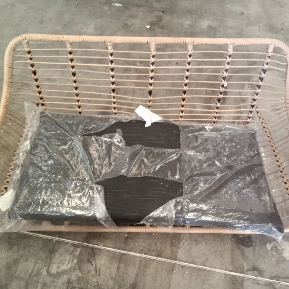 APOLIMA BENCH WITH SEAT CUSHION