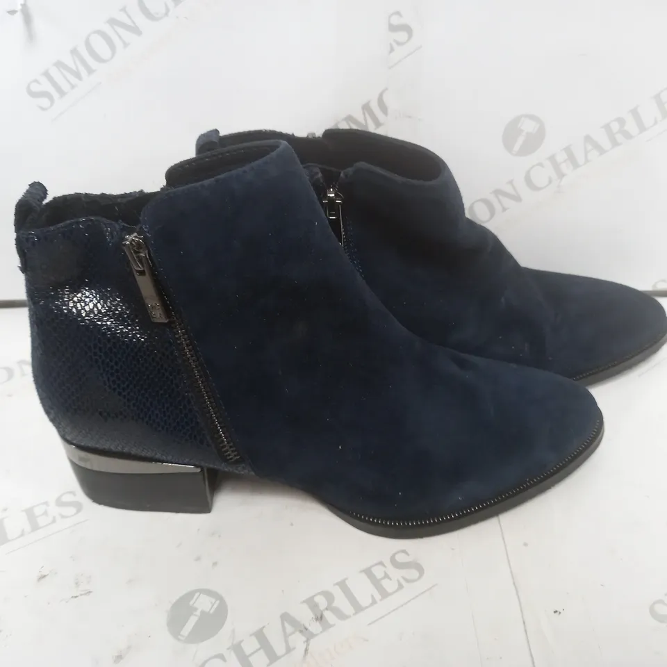 BOXED MODA IN PELLE ANKLE BOOT BLUE SIZE 6