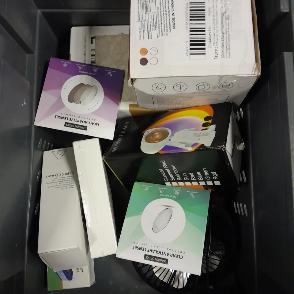 APPROXIMATELY 10 ASSORTED HOUSEHOLD PRODUCTS TO INCLUDE USB FAN, DIGITAL PAGE TURNER, PULSE OXIMETER ETC 