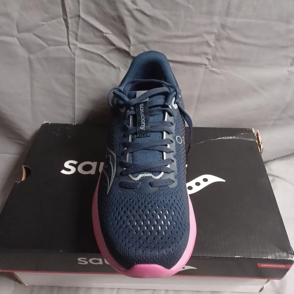 BOXED PAIR OF SAUCONY WOMEN'S RUNNING SHOES – NAVY WITH PINK SOLE - UK SIZE 7.5