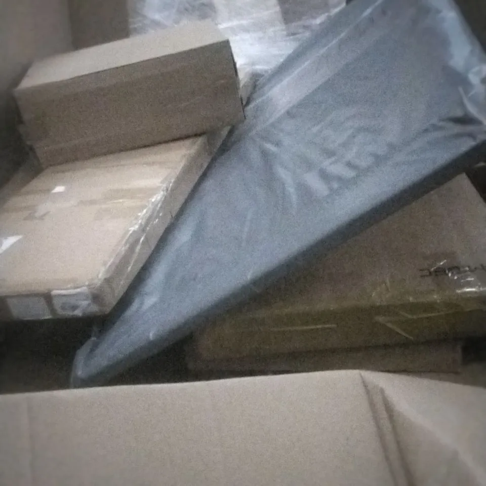 PALLET OF ASSORTED ITEMS INCLUDING, AIFEEL STAND MIXER, SONITY RAIN SHOWER SYSTEM WITH SHOWERHEAD AND HANDHELD SHOWER, LA JONNA BAMBOO CHEESEBOARD AND TOILET SEAT 