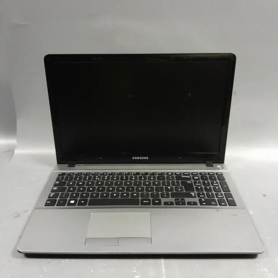 SAMSUNG 370R4E/370R4V/370R5E/3570RE/370R5V 15 INCH	I3-3110M 2.40GHZ