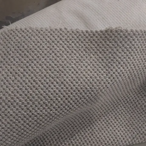 ROLL OF QUALITY CARPET - APPROXIMATELY 4.5 x 6m