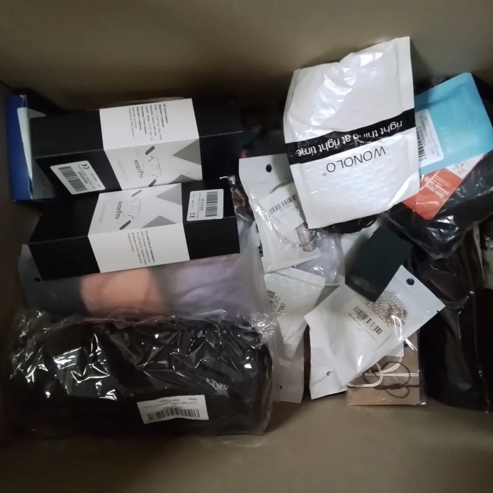 BOX CONTAINING LARGE AMOUNT OF FASHION ITEMS, CLOTHING, SILVER PLATE/STERLING SILVER DRESS UP/COSTUME JEWELLERY ETC.