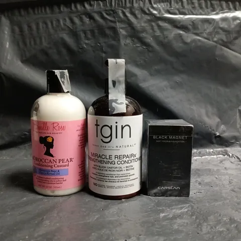 APPROXIMATELY 20 ASSORTED COSMETIC ITEMS TO INCLUDE CAMILLE ROSE, CARSLAN, ETC - COLLECTION ONLY