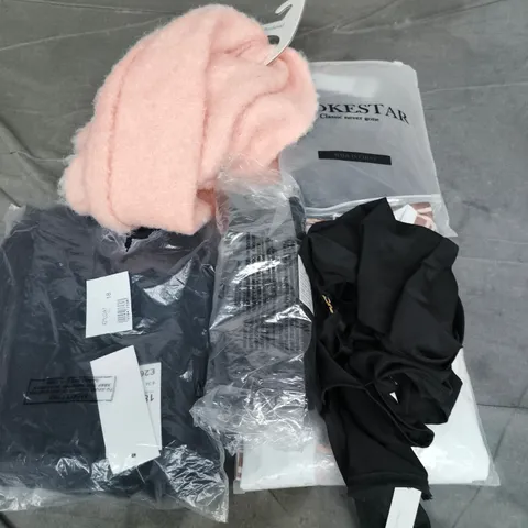 APPROXIMATELY 25 ASSORTED CLOTHING ITEMS IN VARIOUS SIZES, STYLES & COLOURS TO INCLUDE BRANDS SUCH AS RIVER ISLAND, WOKESTAR, ELFZHOU, ETC - COLLECTION ONLY