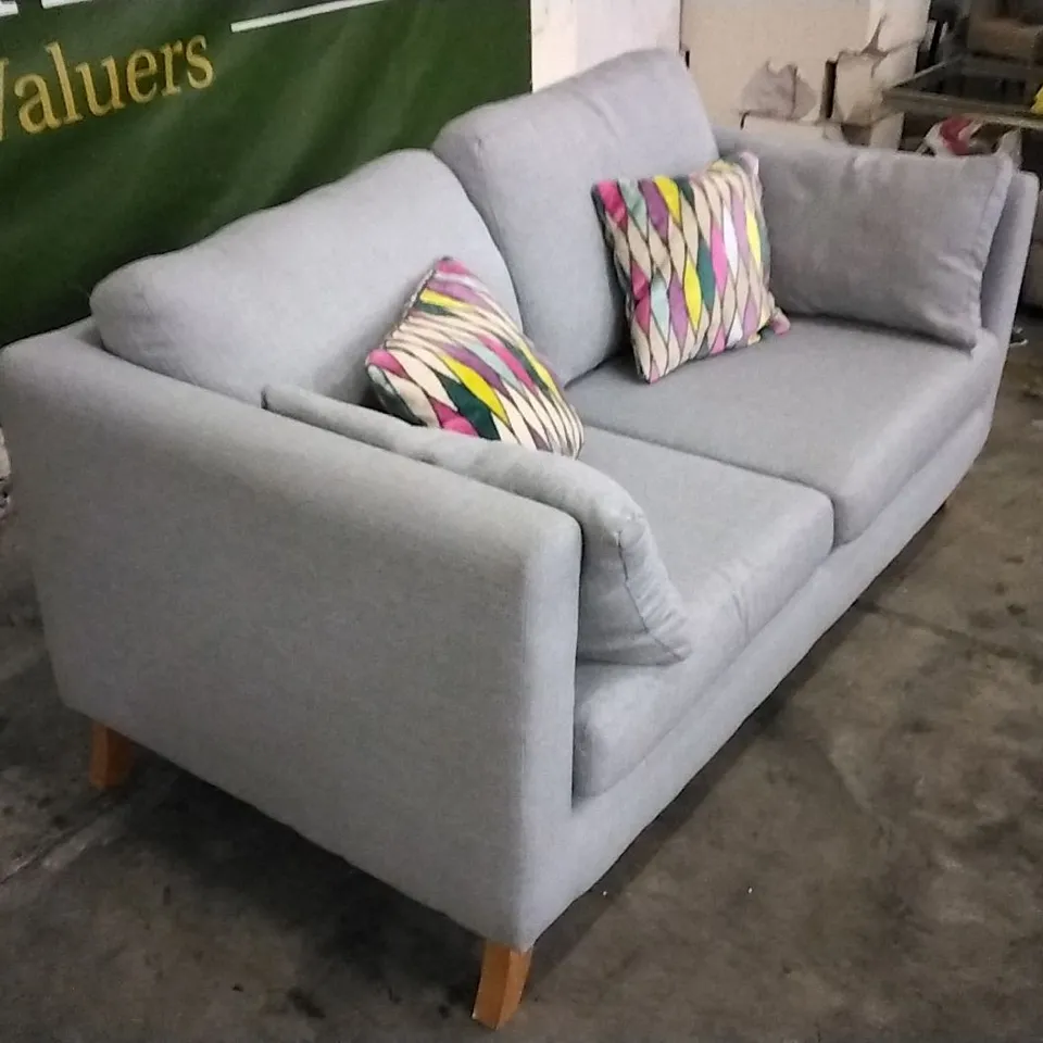 QUALITY DESIGNER LIGHT GREY FABRIC WITH SCATTERBACK CUSHIONS