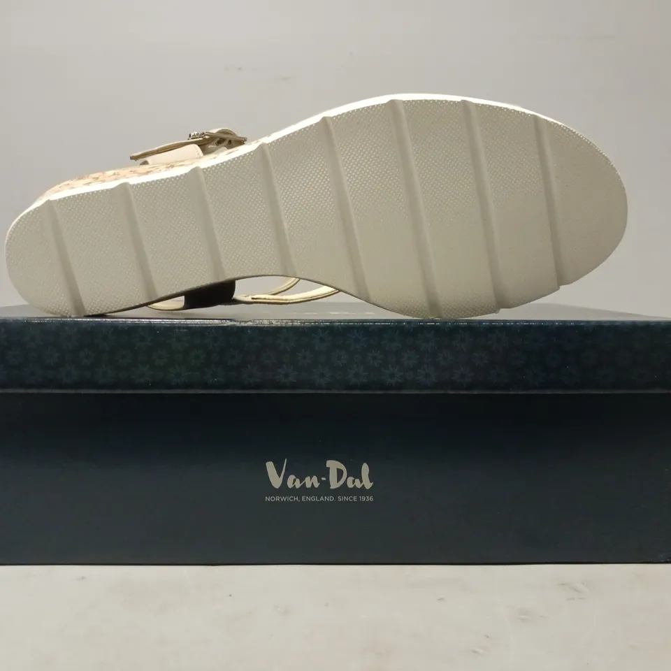 BOXED PAIR OF VAN-DAL OPEN TOE LOW WEDGE SANDALS IN TAUPE SIZE 7