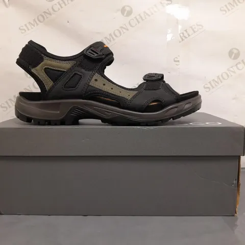 BOXED PAIR OF ECCO OPEN TOE SANDALS IN BLACK UK SIZE 9-9.5