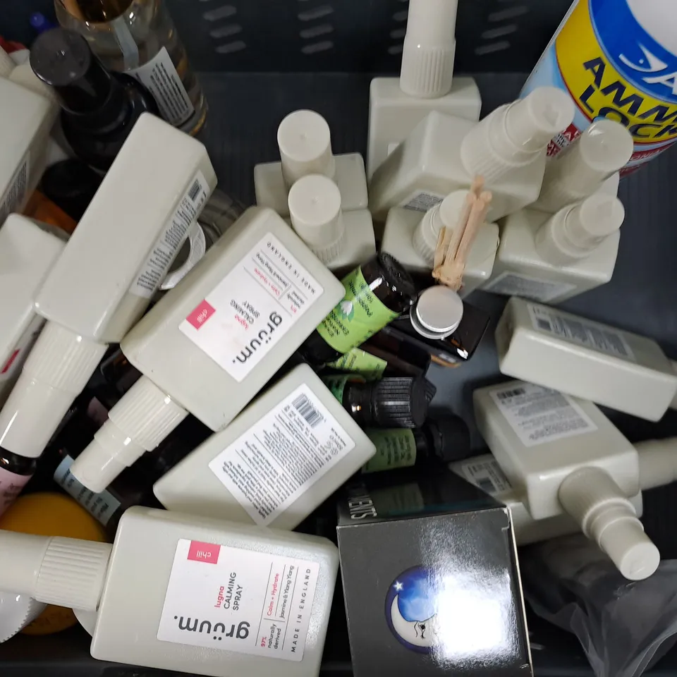 APPROXIMATELY 30 ASSORTED HOUSEHOLD ITEMS TO INCLUDE ELBOW GREASE, FABRIC WASH, ETC - COLLECTION ONLY