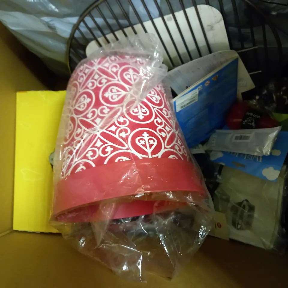LOT OF APPROXIMATELY 20 ASSORTED HOUSEHOLD ITEMS, TO INCLUDE BREAD BIN, SUET BALLS, DOG VITAMINS, ETC
