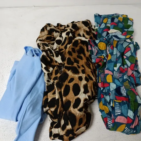 APPROXIMATELY 15 ASSORTED CLOTHING ITEMS IN VARIOUS SIZES, STYLES & COLOURS TO INCLUDE BRANDS SUCH AS JDY, SEASALT CORNWALL, PHASE EIGHT, ETC - COLLECTION ONLY
