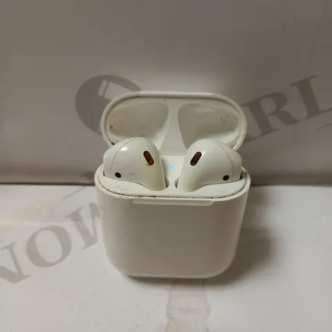 APPLE AIRPODS