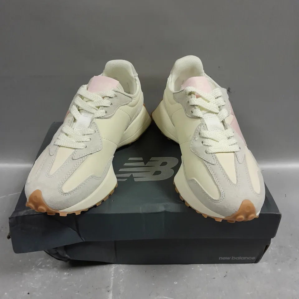 BOXED PAIR OF NEW BALANCE LIFESTYLE WOMENS TRAINERS - 5