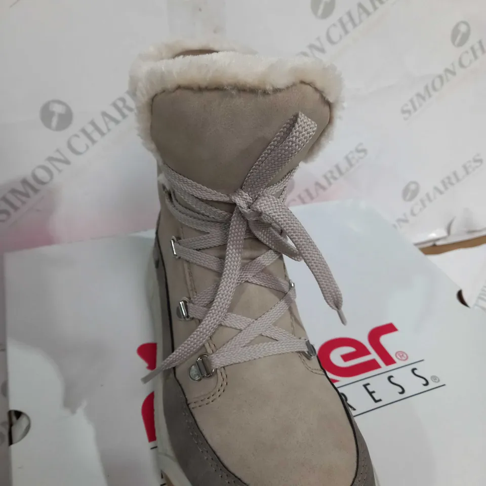 BOXED RIEKER ANTISTRESS WARM HIKING BOOTS, CREAM - SIZE 5