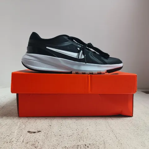 BOXED PAIR OF NIKE STAR RUNNER 5 TRAINERS IN BLACK/WHITE SIZE UK 3