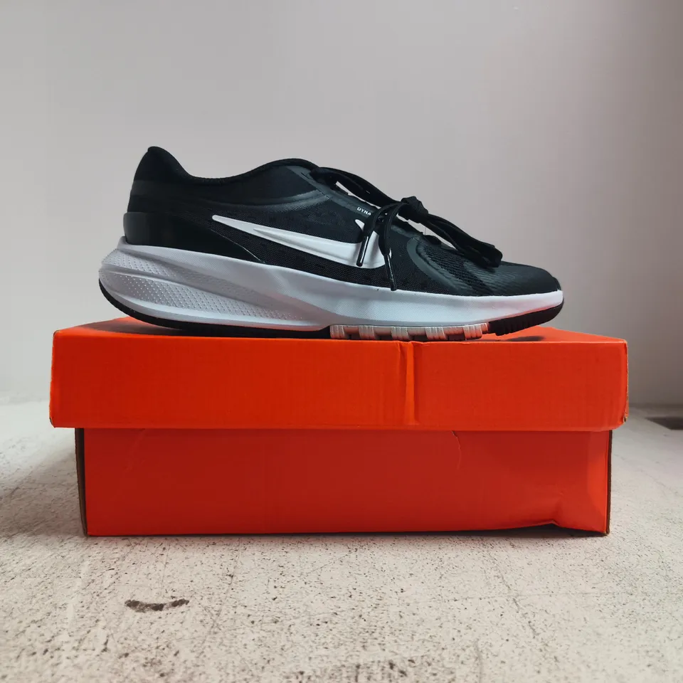 BOXED PAIR OF NIKE STAR RUNNER 5 TRAINERS IN BLACK/WHITE SIZE UK 3