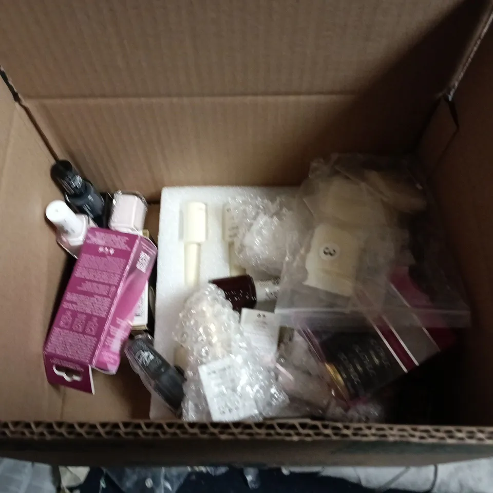 APPROXIMATELY 20 BOTTLES OF NAIL VARNISH TO INCLUDE NAILS INC, RIMMEL AND MANICURIST