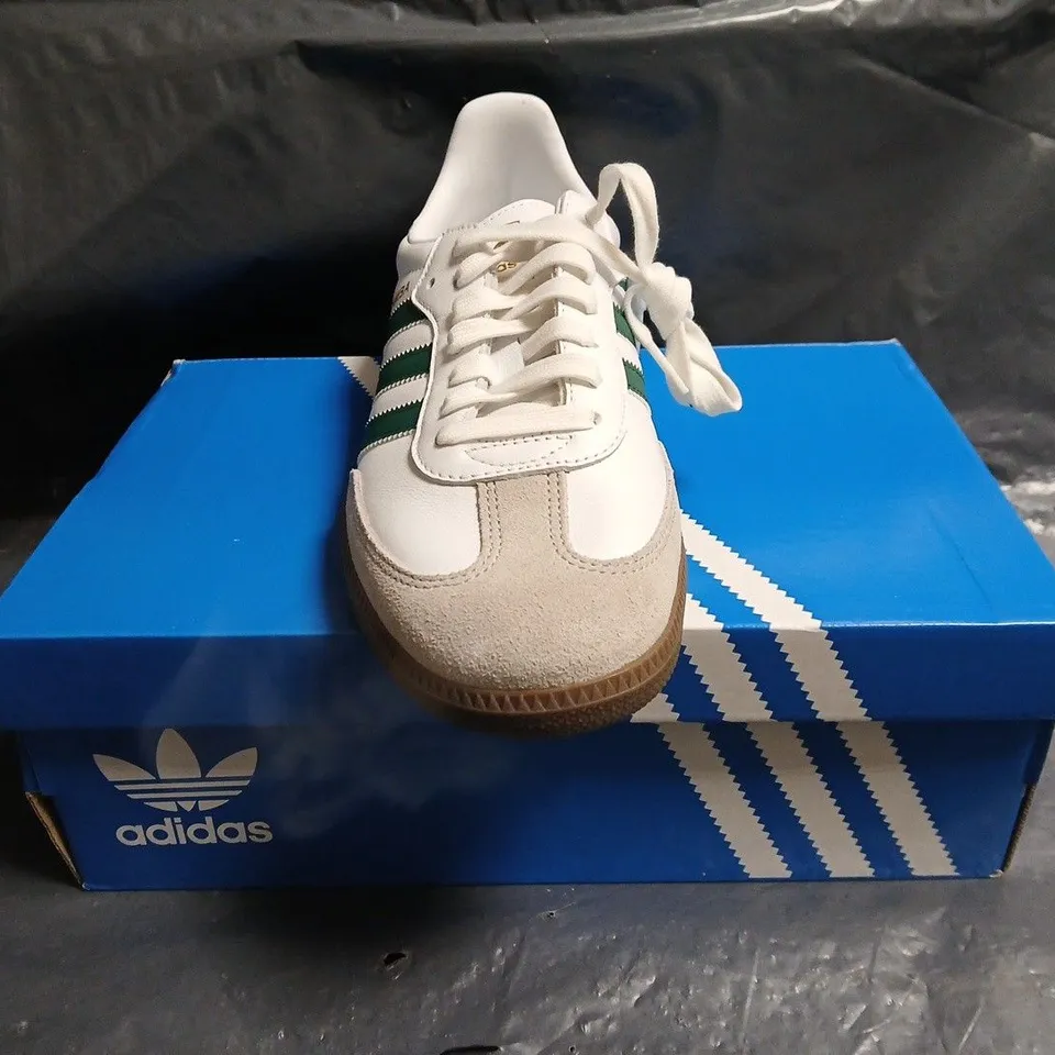 BOXED PAIR OF ADIDAS SAMBA OG SHOES IN WHITE/GREEN SIZE UK 8.5