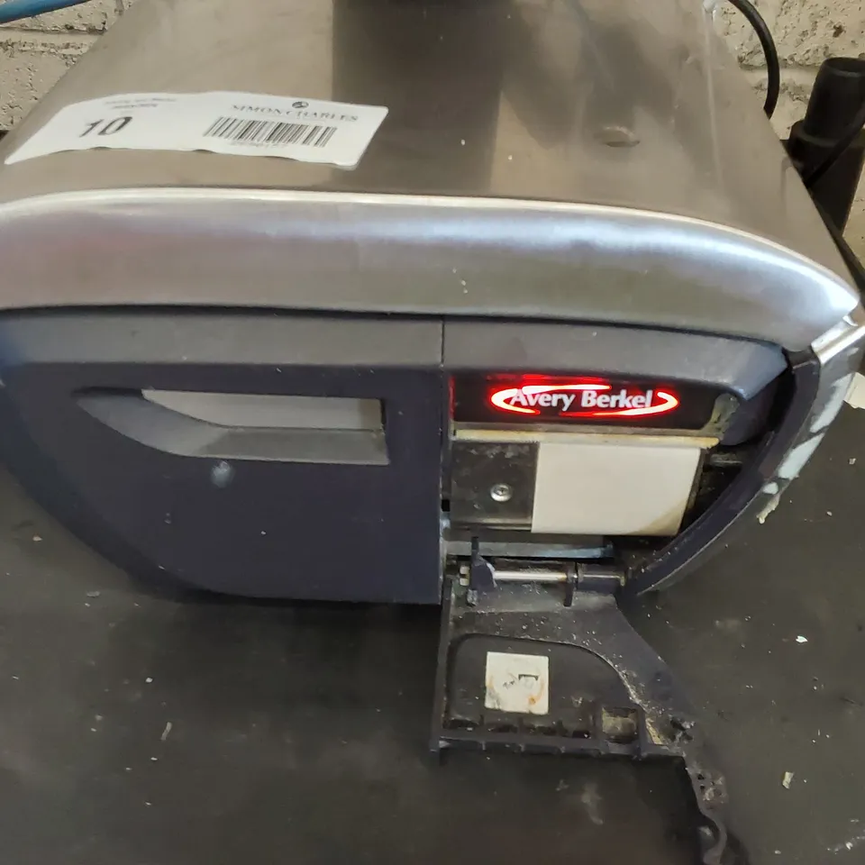 AVERY BERKEL XM600 LABEL AND RECEIPT PRINTING SCALES