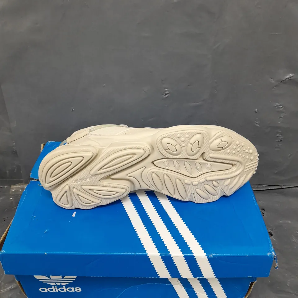 BOXED PAIR OF ADIDAS OZWEEGO ORIGINALS TRAINERS - 5