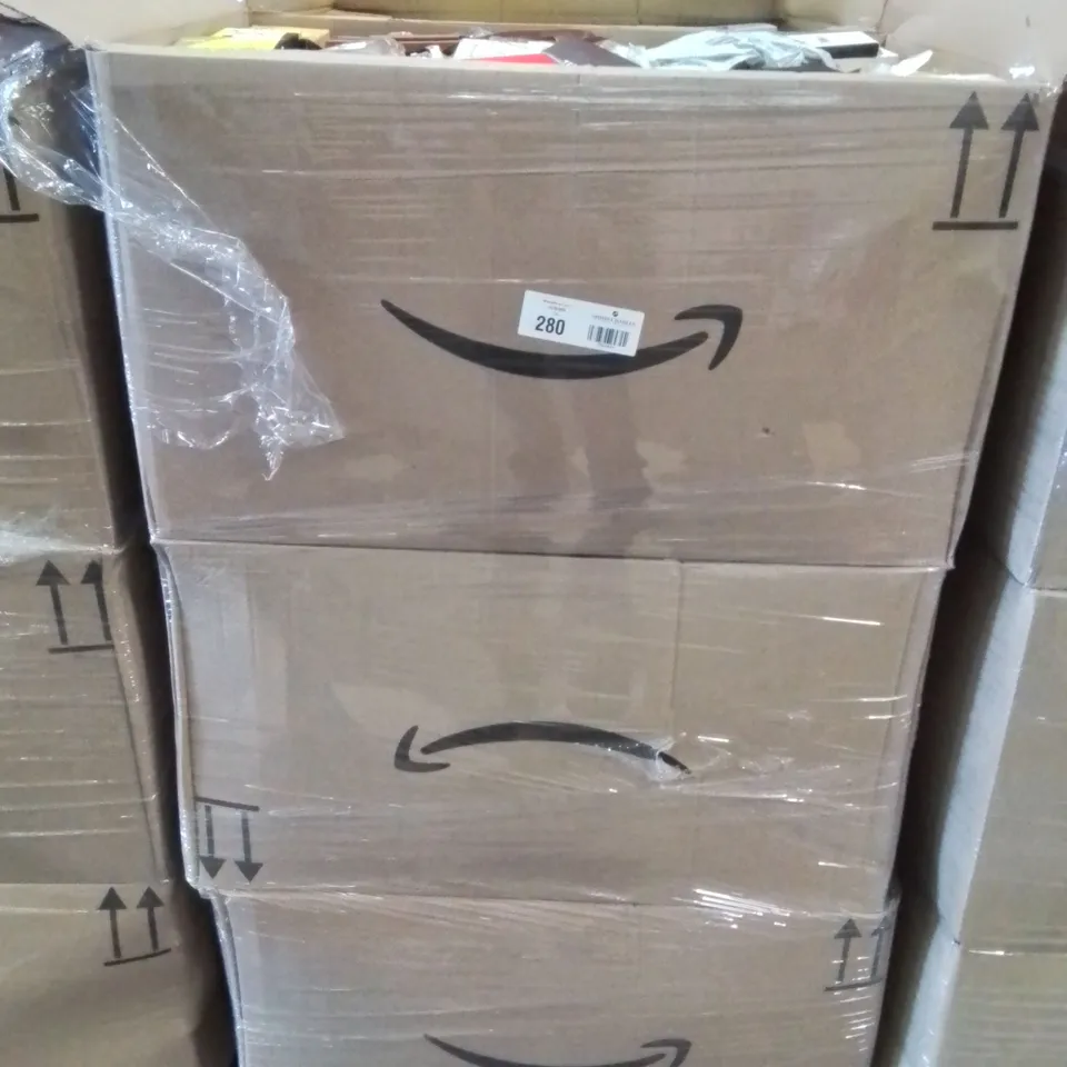 PALLET CONTAINING VERY LARGE AMOUNT OF BRAND NEW PHONE CASES [MODELS AND MAKES VARY]