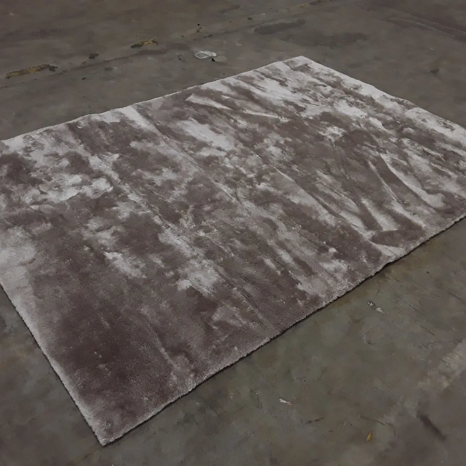 QUALITY DESIGNER AREA RUG APPROXIMATELY 200×290CM