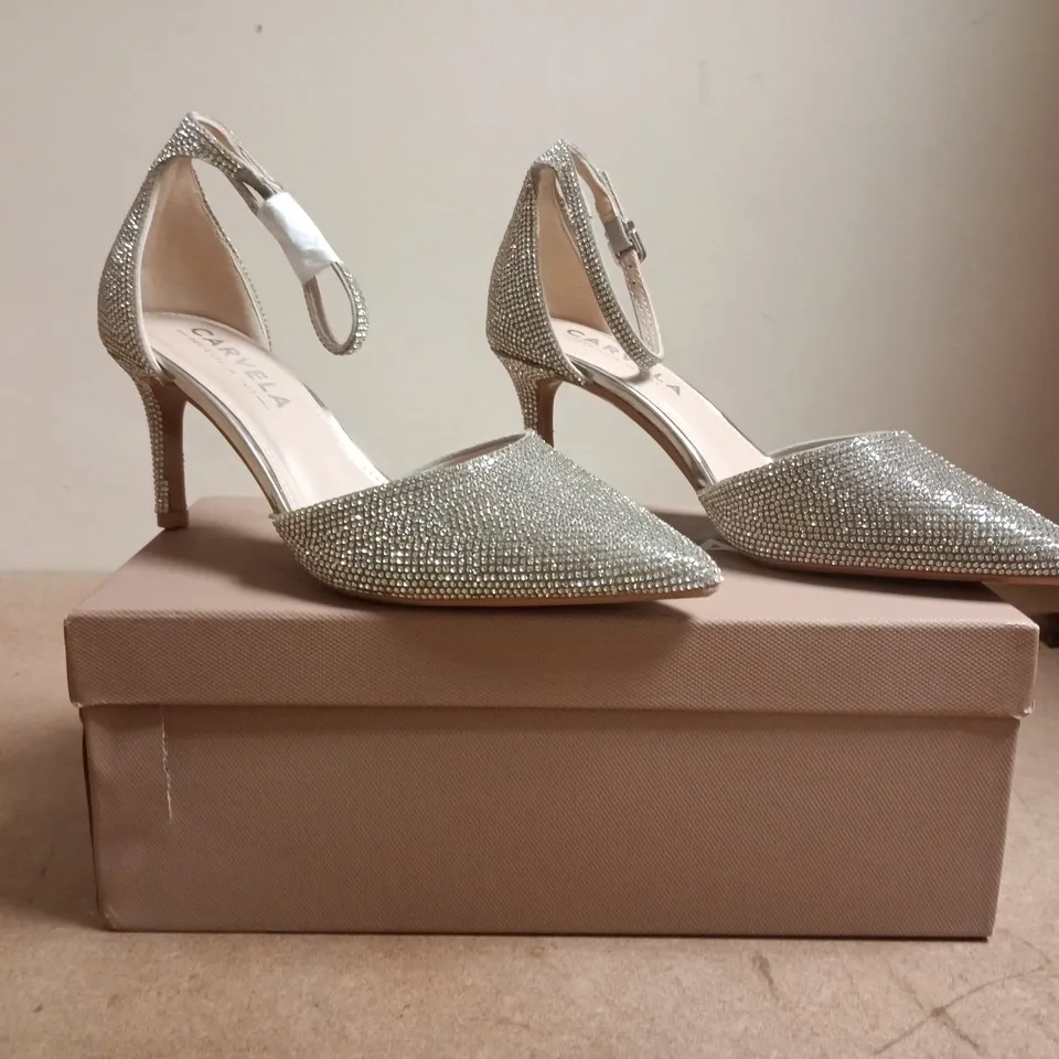 BOXED PAIR OF CARVELA POINTED TOE DIAMANTE EFFECT MID HEELS SIZE EU 36