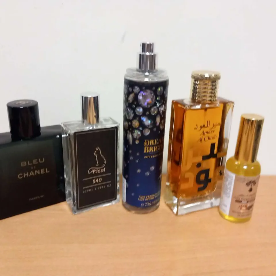 APPROXIMATELY 10 ASSORTED UNBOXED FRAGRANCES TO INCLUDE; CHANEL, COPY CAT, AMEER OUD AND THE BODY SHOP