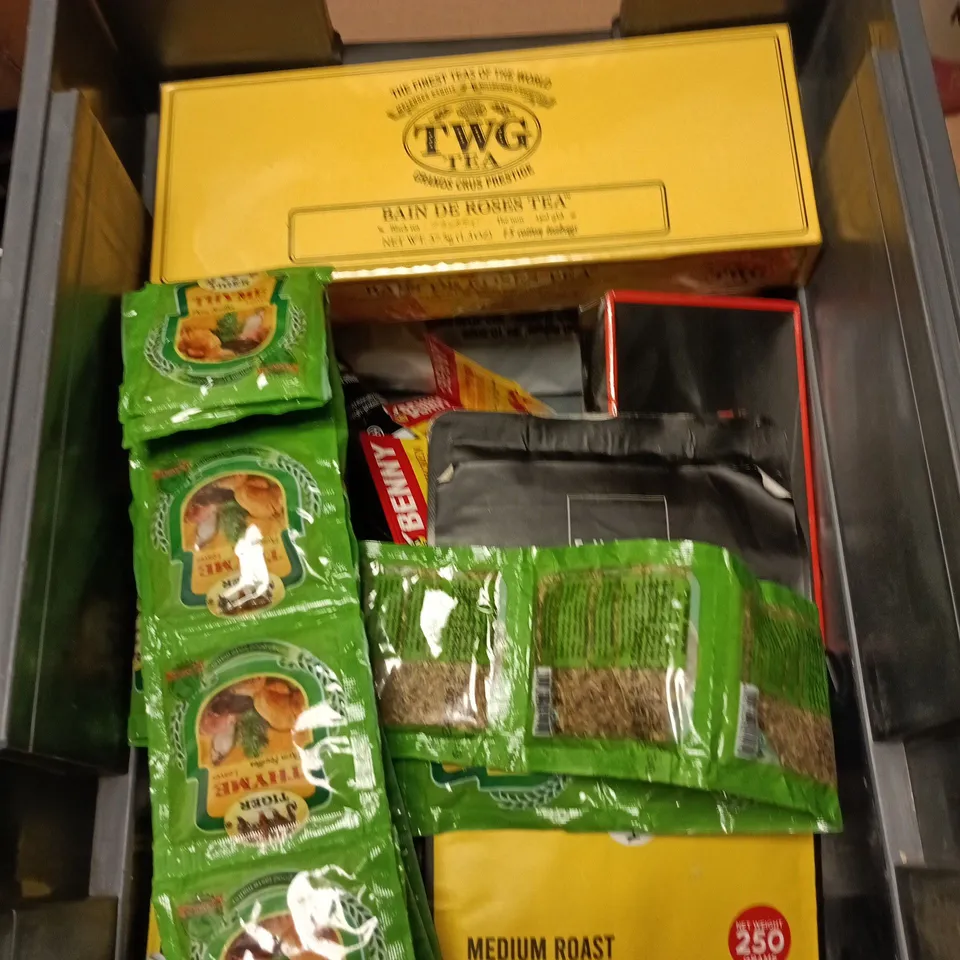 APPROXIMATELY 20 ASSORTED FOOD AND DRINK ITEMS TO INCLUDE - LASAGNE SHEETS, LUNGO COFFEE CAPSULES AND REMEDY KOMBUCHA DRINK