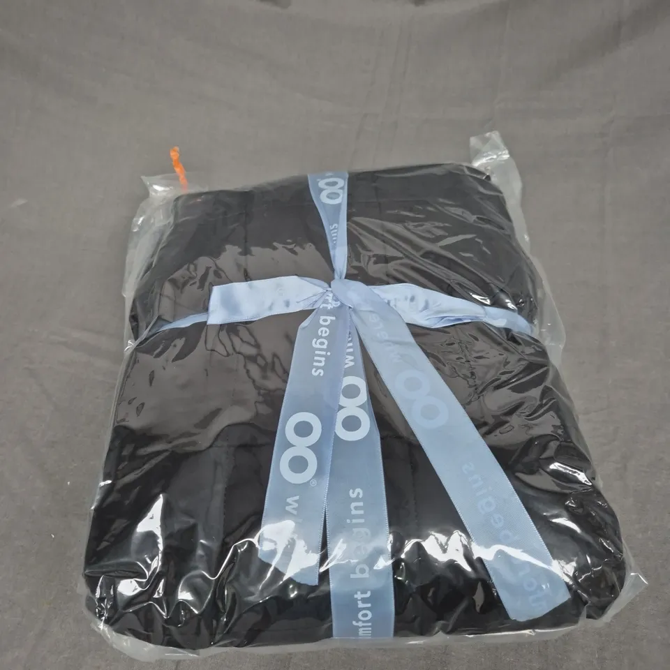 SEALED OODIE OVERSIZED HOODED BLANKET - BLACK 