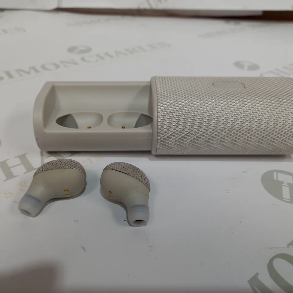 JQM ULTRA WIRELESS EARPHONES