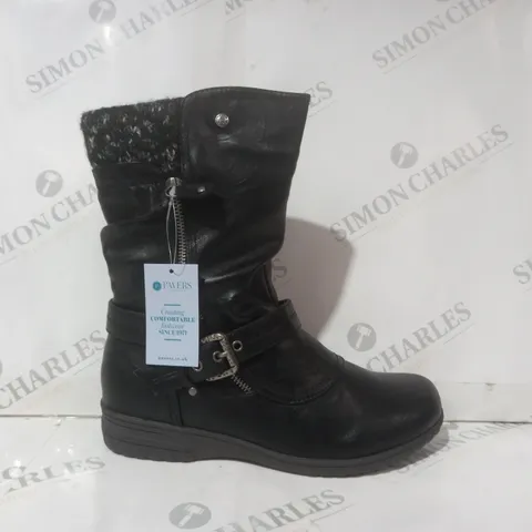 BOXED PAIR OF PAVERS ANKLE BOOTS IN BLACK EU SIZE 39