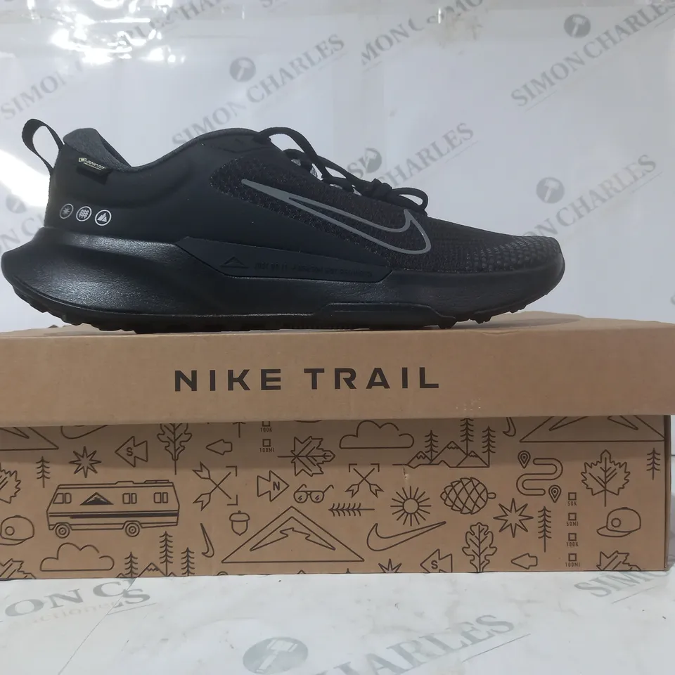 BOXED PAIR OF NIKE JUNIPER TRAIL 2 GTX SHOES IN BLACK UK SIZE 9