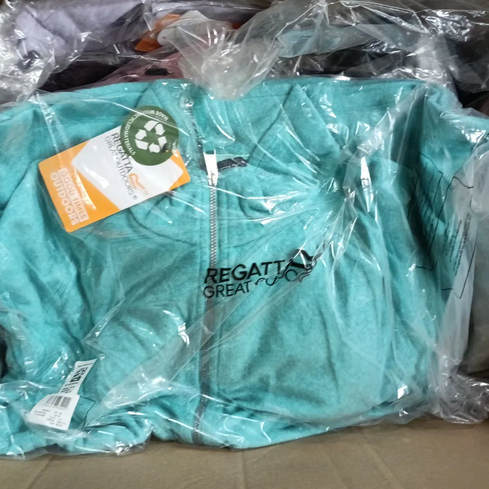 APPROXIMATELY 58 ASSORTED BRAND NEW REGATTA CLOTHING ITEMS IN VARIOUS SIZES, STYLES & COLOURS TO INCLUDE NITHSDALE, PACKET IT JKT III, BEAMZ, ETC
