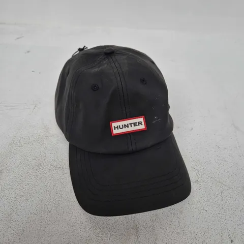 HUNTER CAP IN BLACK