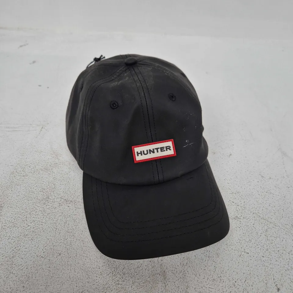 HUNTER CAP IN BLACK